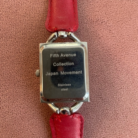 Red watch - Picture 2 of 6